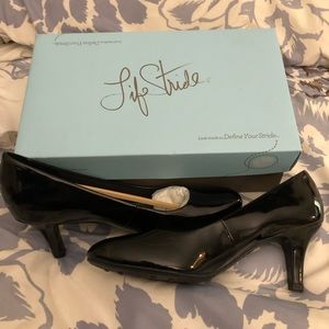 Black heels... Life Stride